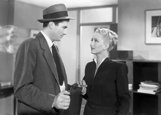 Gregory Peck et Celeste Holm dans "Le Mur invisible"