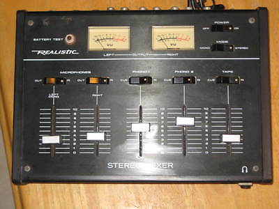 Le model Realistic 32-1100a Stereo Audio Mixer