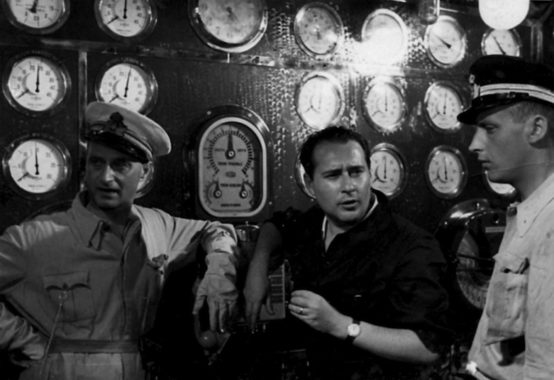 Roberto Rossellini durant le tournage du Navire blanc