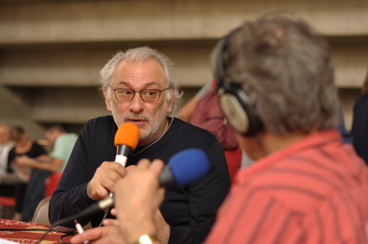 Serge Avédikian sur le plateau de Radio Grille Ouverte à Itinérances 2017 – © Alix Fort